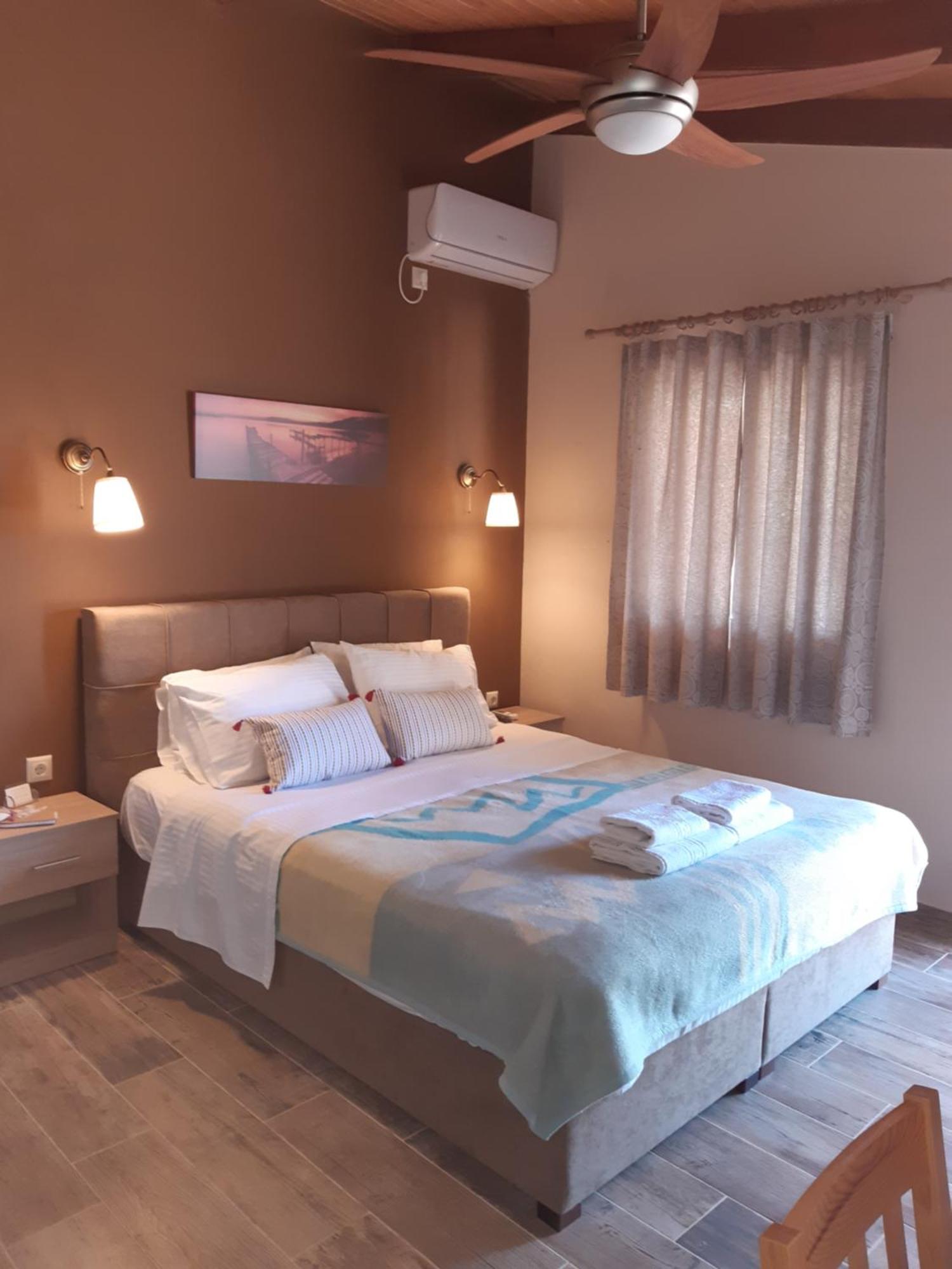 Room Near The Airport Pikérmion Værelse billede